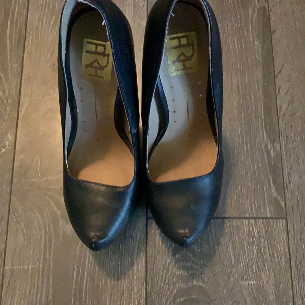 Black heels size 7